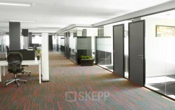 De gangen in het kantoorgebouw