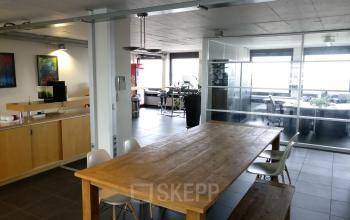 fijne ruimte waar je kunt genieten van een lekkere lunch