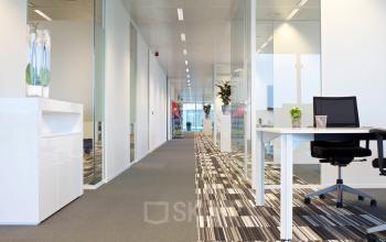 kantoorruimte brussel airport gang meubilair stoel bureau