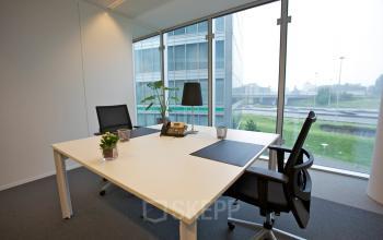 kantoorruimte brussel kantoorunit meubilair uitzicht stoel bureau