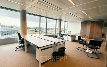 Kantoorruimte te huur op Leonardo Da Vincilaan 19, Brussel Airport, Brussel met grote ramen, veel daglicht, moderne meubels en een mooi uitzicht.