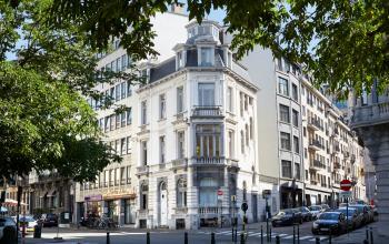 Prachtig historisch kantoorpand aan Rue du Congres 37 in Brussel, zeer centraal gelegen en ideaal voor kantoorruimte te huur.
