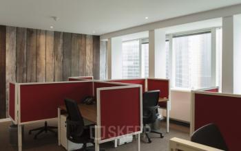 Kantoorruimte te huur in Brussel Etterbeek aan Schumanplein, met stijlvolle werkplekken en veel natuurlijk licht.