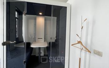 Kantoorruimte te huur gelegen op Rue d’Arlon 25, Brussel Europese Wijk, met een moderne vergaderruimte.