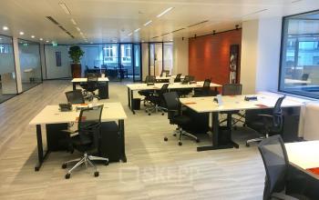 co-working plekken in lichte ruimte