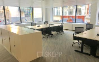 kantoorruimte aan het raam